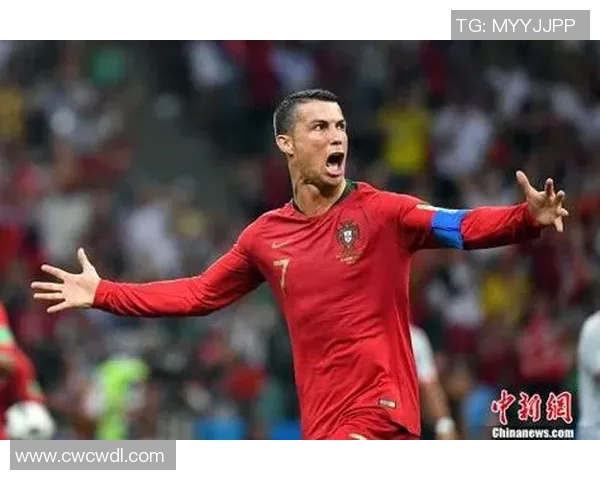 足球巨星深情亲吻胸前队徽展现对球队的无限忠诚与热爱